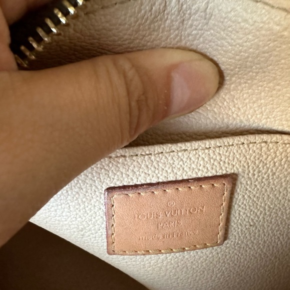 Louis Vuitton Monogram Cosmetic Pouch GM - Picture 2 of 6
